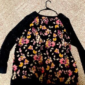 Torrid sweater size 2 floral soft sweater with lace sleeves. Lightweight